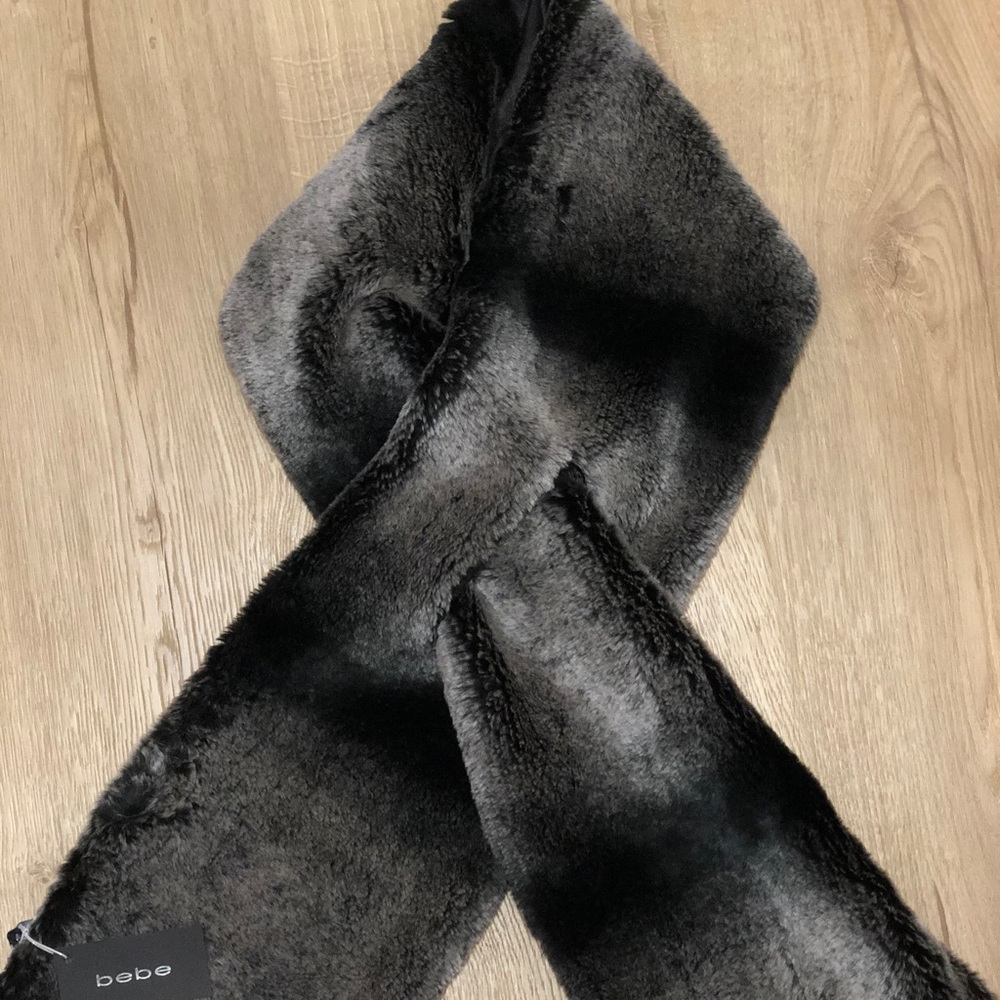 Faux fur bebe pull through scarf One Size